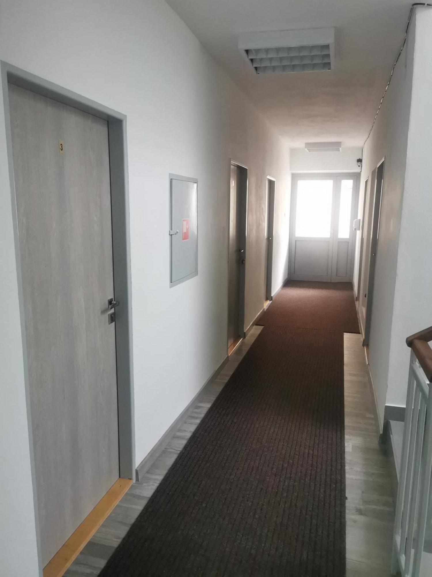 Living Bratislava & Bus Station & Mlynske Nivy Apartment Bagian luar foto