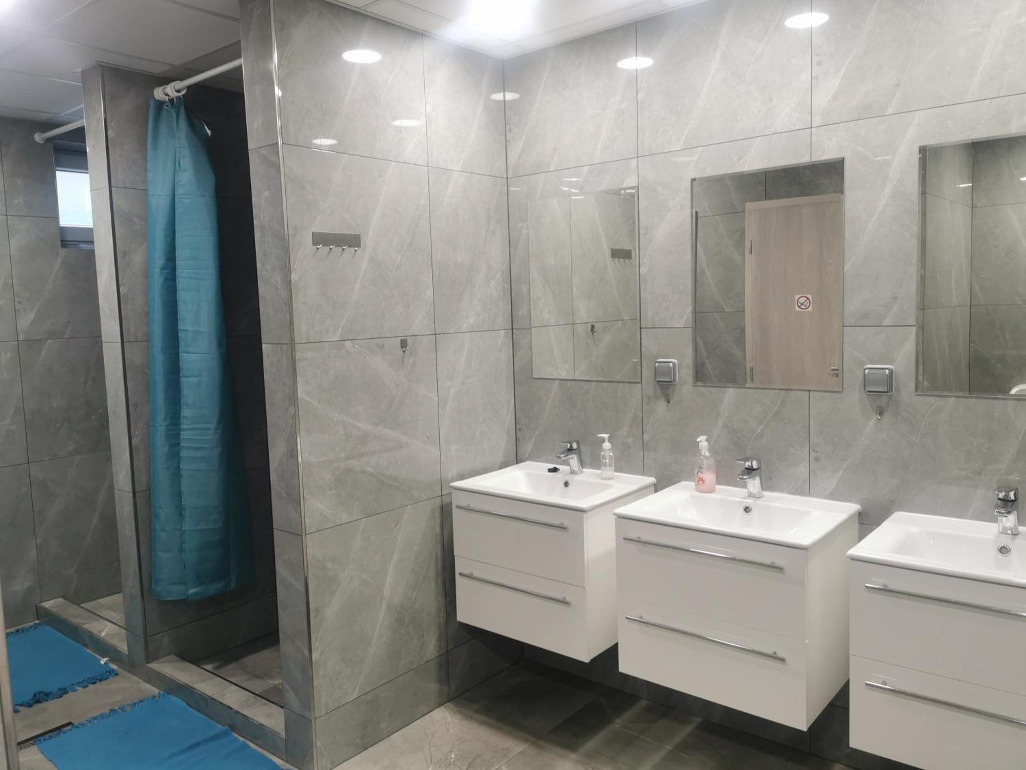 Living Bratislava & Bus Station & Mlynske Nivy Apartment Bagian luar foto