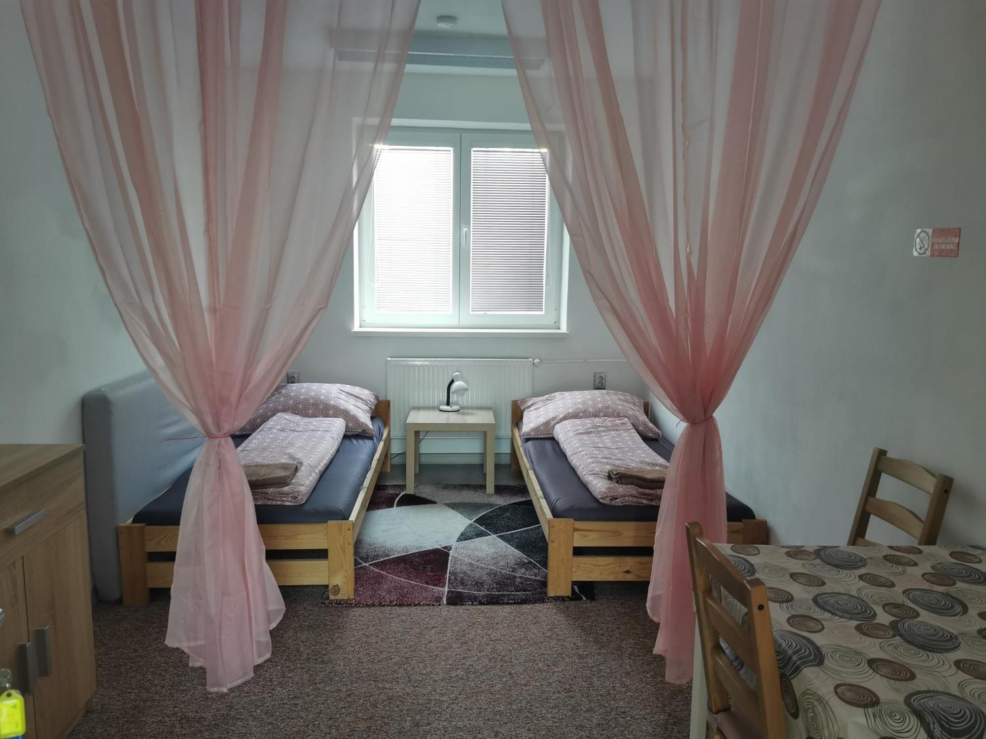 Living Bratislava & Bus Station & Mlynske Nivy Apartment Bagian luar foto