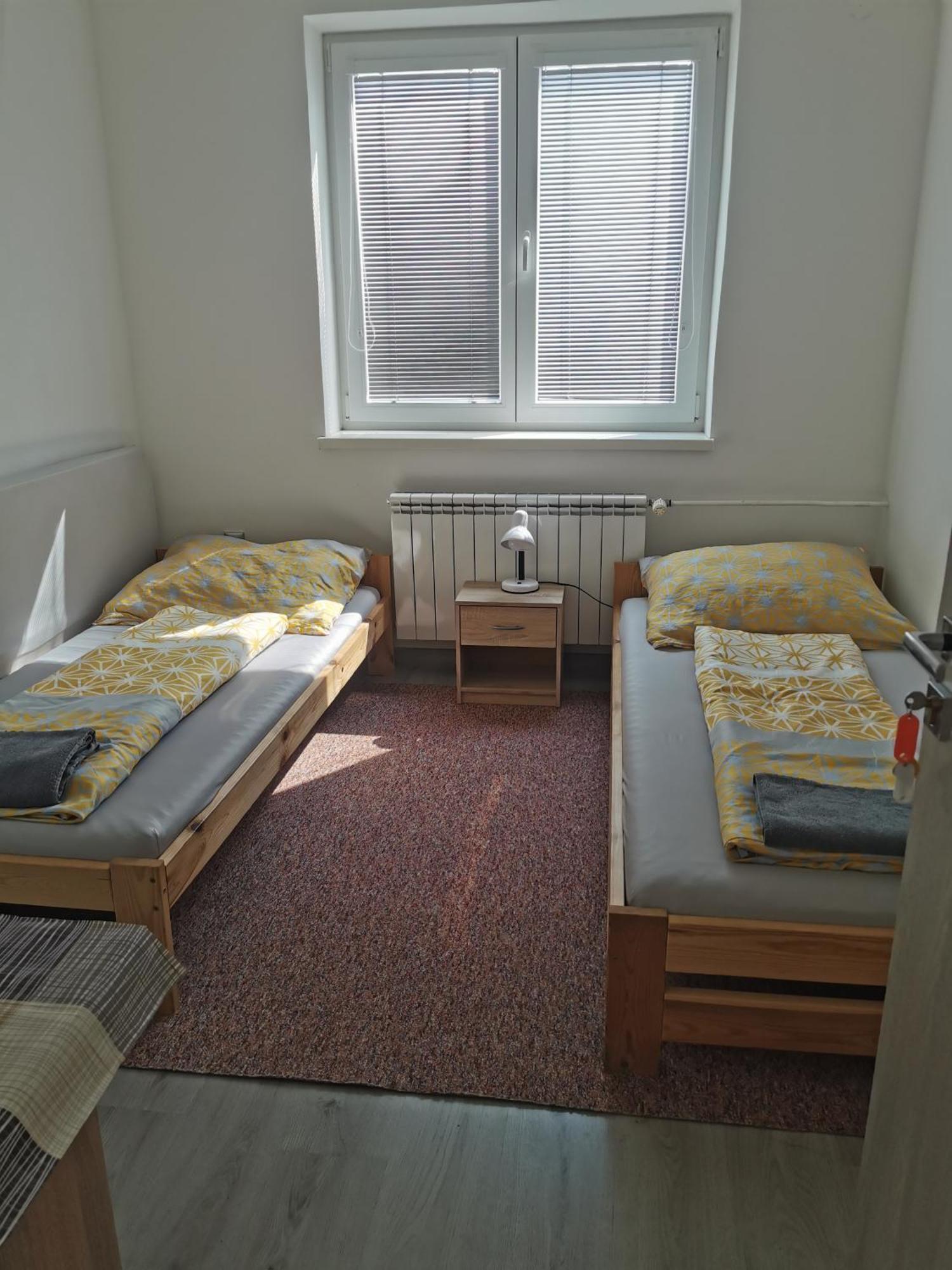 Living Bratislava & Bus Station & Mlynske Nivy Apartment Bagian luar foto